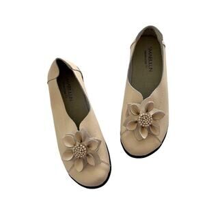Wei Deng Beige Floral Accent Flats Slip On Shoes Size 7